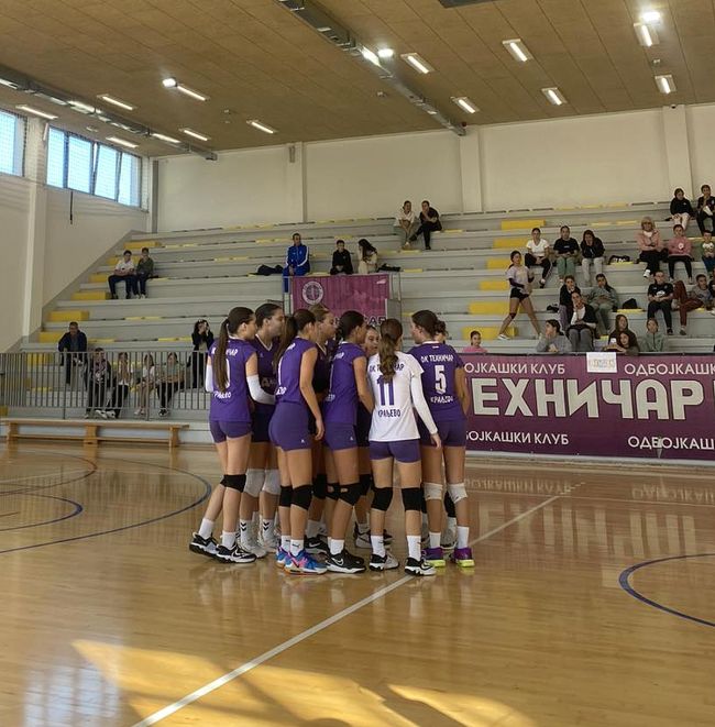 aaaTehničar 2 pred početak utakmice sa Sportisimom 6